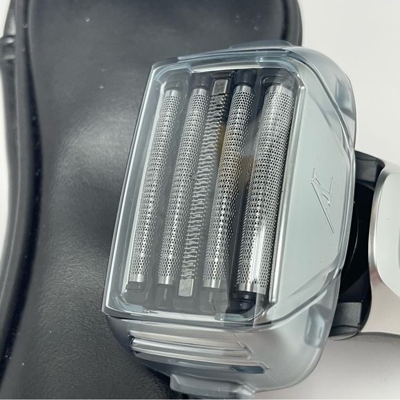 Panasonic Eletric shaver with case - Picture 5 of 14